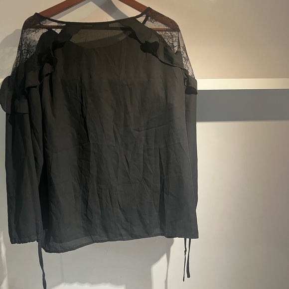 Chic Black Lace Women's Blouse - Picture 6 of 11